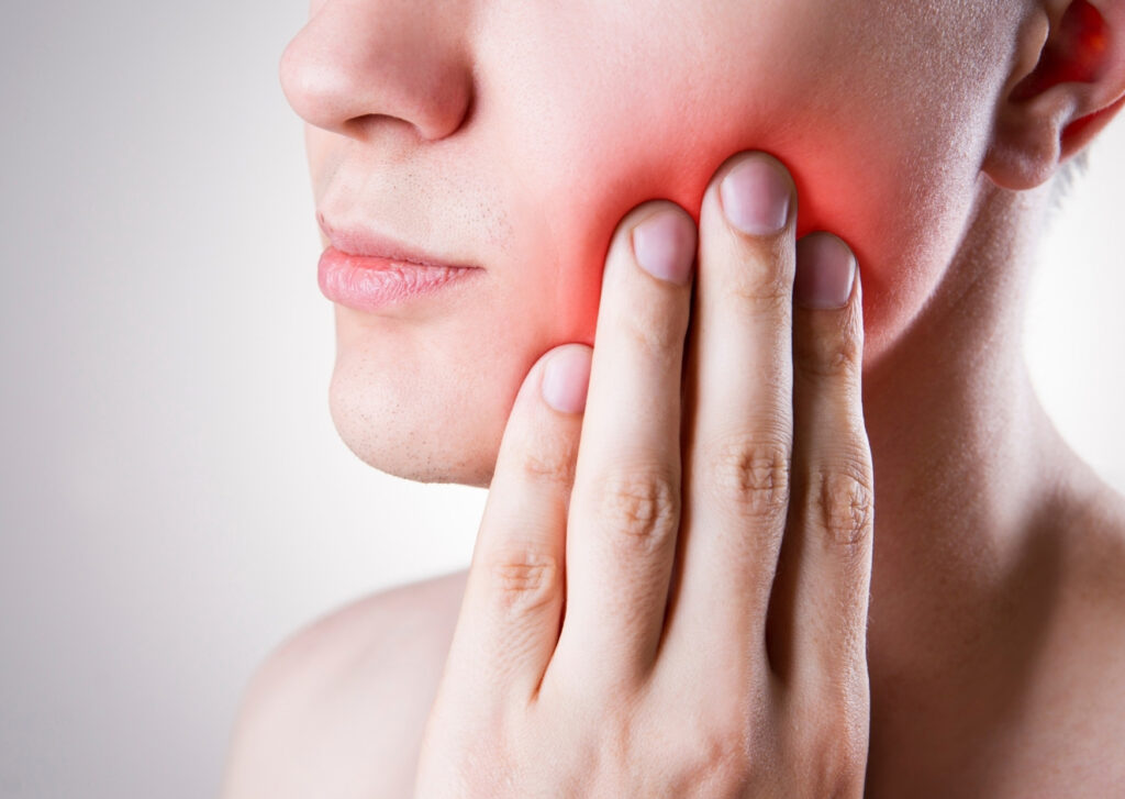 อาการที่บ่งบอกว่าต้องเข้ารับการรักษารากฟัน - The Ivory Dental Clinic
